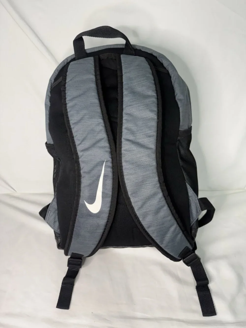 NIKE Unisex Gameday Gym Training Backpack Gray Black